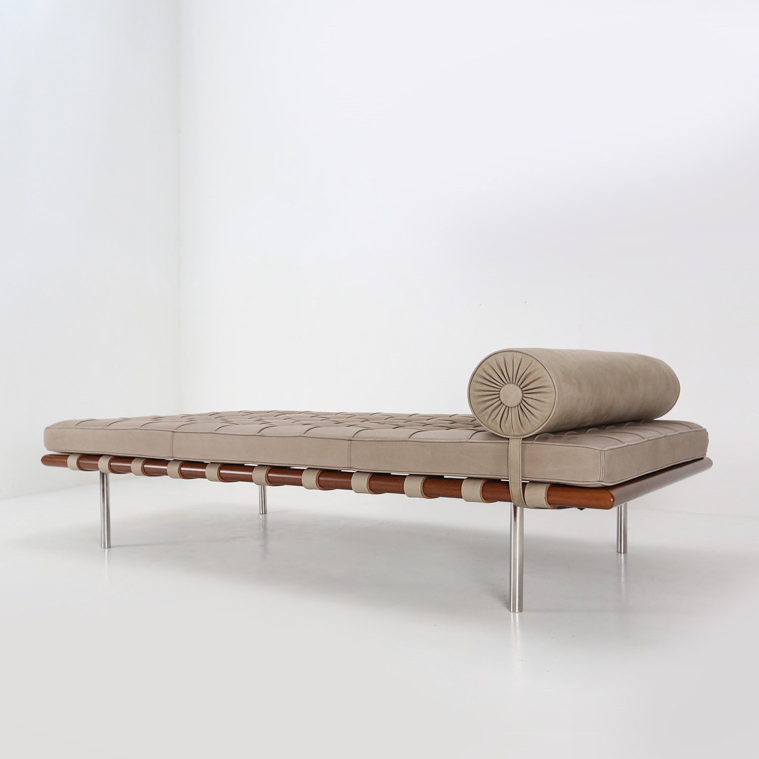 Barcelona daybed by Mies van der Rohe